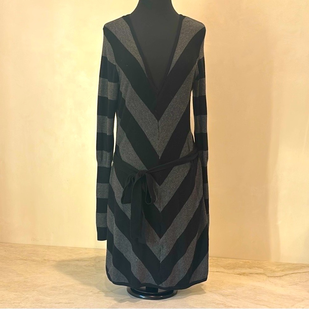 Guess Black & Gray V-neck Chevron Long Sleeve sweater Dress. Tie Waist. NWOT